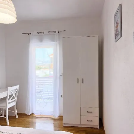 Gemuetliche Studio-wohnung Mit Zwei Balkonen Und Gemeinschaftsgarten In Strandnaehe * 포드스트라나